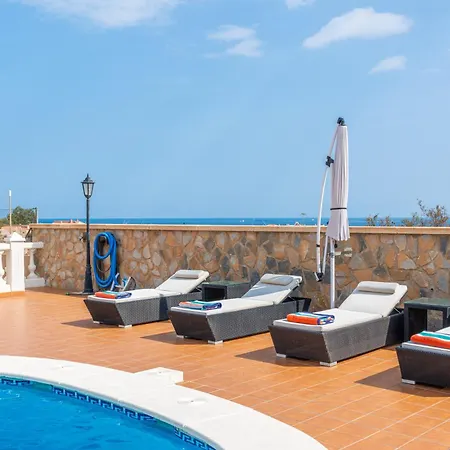 Villa Luxury Facing The Sea, With Swimming Pool