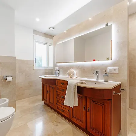 Villa Luxury Facing The Sea, With Swimming Pool