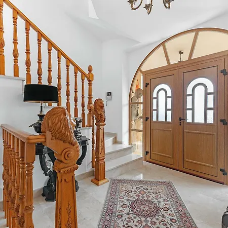 Luxury Facing The Sea, With Swimming Pool Villa *