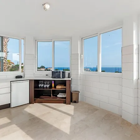 Luxury Facing The Sea, With Swimming Pool Villa *